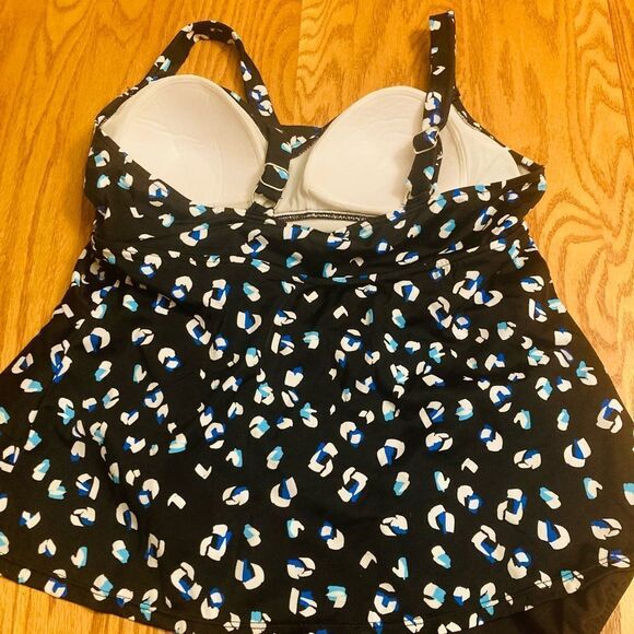 Croft & Barrow One piece Swimsuit - Picture 2 of 10